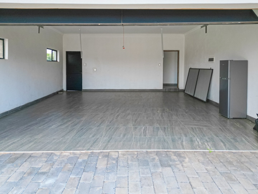 6 Bedroom Property for Sale in Gateway Manor North West